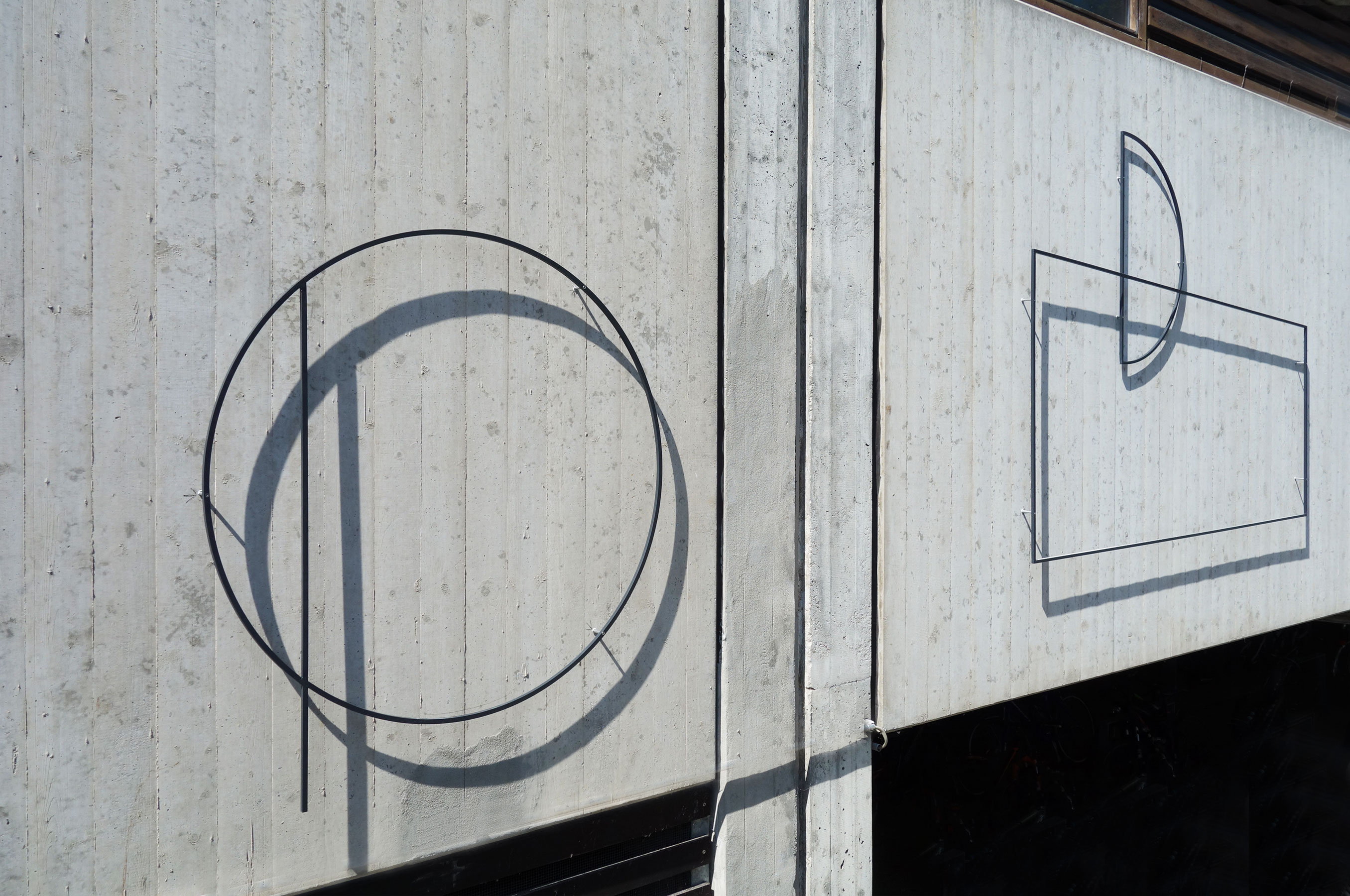 FRAMES | Stahlrelief auf Beton | 30 Meter Wand – Artothek Dachau | 2019