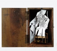 Automat | 28 x 21 x 15 cm | Tusche auf Papier, Cutouts, Holzbox, Uhrwerk