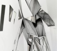 Double Folds 1 | 45 x 30 x 20 cm | Tusche auf gefaltetem Papier, Weißblech, Cutouts, Magnete