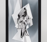 Double Folds 2 | 42 x 30 x 10 cm | Tusche auf gefaltetem Papier, Cutouts, Aluminium, Magnete | 2021