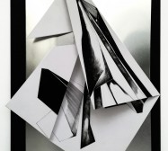 Double Folds 4 | 42 x 30 x 10 cm | Tusche auf gefaltetem Papier, Cutouts, Aluminium, Magnete | 2021