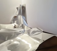 Modular Scapes | Detail | Aluminium gefaltet, Objekte aus Modelliermasse und Draht, Sprayfarbe