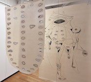 Mehrkörpersysteme | Prozession | Zeichnung auf Leinwand, Stanzösen, Schnur, Bleigewichte | 2025